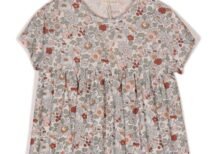 Lányka virágos póló